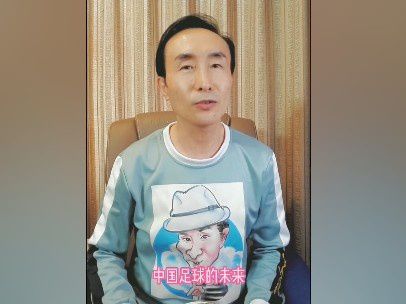 　　　　因而，这部本来视觉结果惊人的翻拍片，就如许变得冗杂而乏味，即使有一些疯狂的幻术和致敬的小动作，即使高深的艺术设计让赛博朋克气概的画面又到达了一个新高度，即使我们可以看出这是一部真正花年夜代价拍出来的诚意之作，但仍不足以让不雅众有耐烦聚精会神到最后一秒。